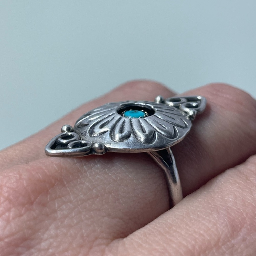 Sterling & Turquoise Ring - Picture 5 of 9